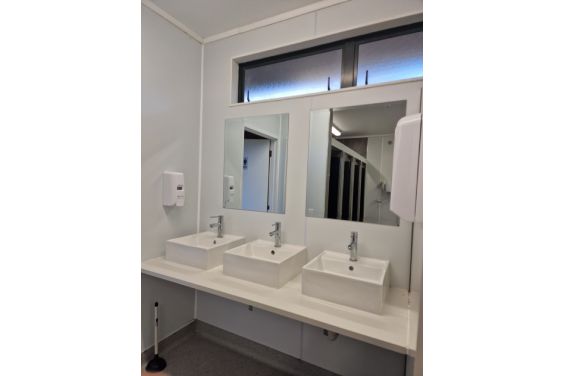 Mixed 4 Bed Dorm - shared bathroom