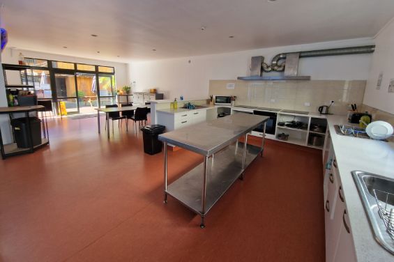 Mixed 6 Bed Dorm - shared kitchen