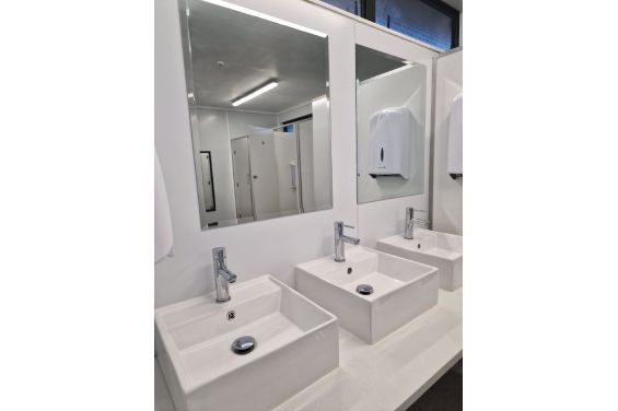 Mixed 6 Bed Dorm - shared bathroom