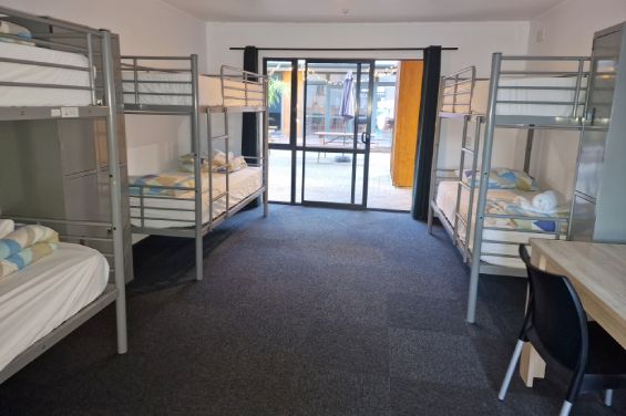 Premium Dorm - 6 single bunks