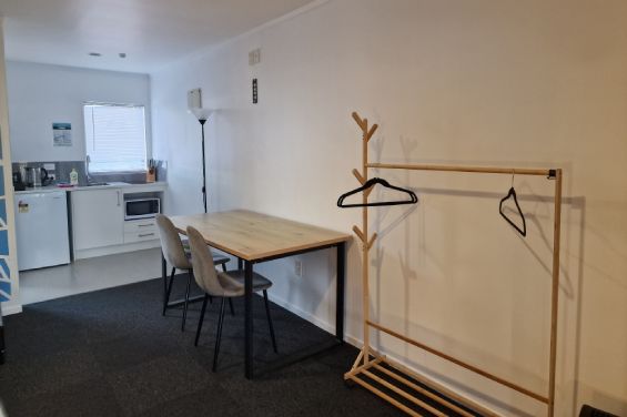 Deluxe Twin Studio - dining table