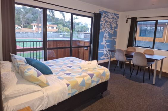 Family Balcony Apt - bed and dining table