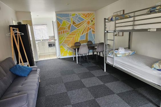 Family Courtyard Apt - bunk beds