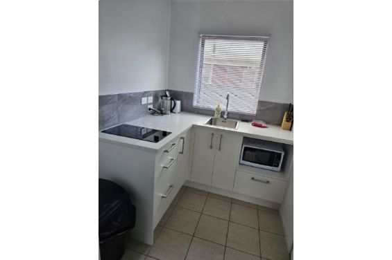 Family Courtyard Apt - kitchen